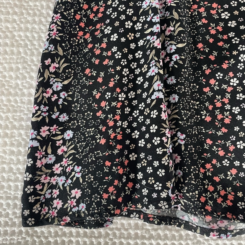 SO Goods For Life Black Floral Flowy Tank Top - XS - Picture 2 of 5